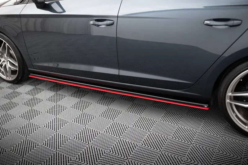 Maxton Design Seitenschweller (Paar) V.3 für Seat Leon Mk3 Cupra / FR Facelift Hochglanz schwarz – Ansicht 4