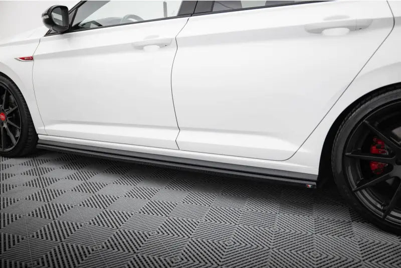 Maxton Design Seitenschweller (Paar) für VW Jetta GLI Mk7 Facelift 2 Hochglanz schwarz – Ansicht 1