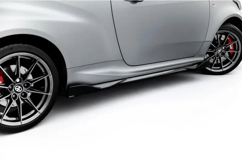 Maxton Design Seitenschweller (Paar) V.2 für Toyota GR Yaris Mk4 Facelift Hochglanz schwarz – Ansicht 3
