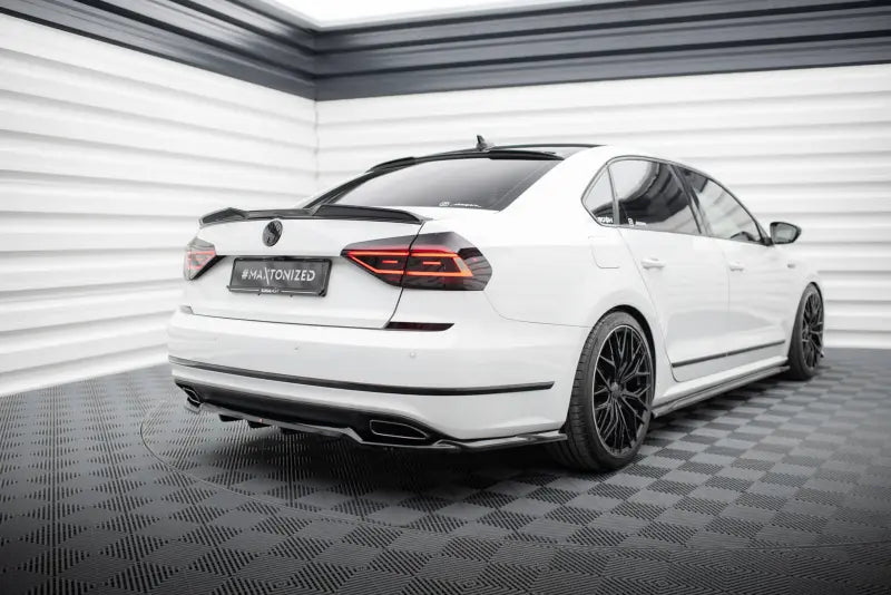Maxton Design Heckdiffusor für VW Passat GT B8 Facelift USA (2018-2020) Hochglanz schwarz – Ansicht 1