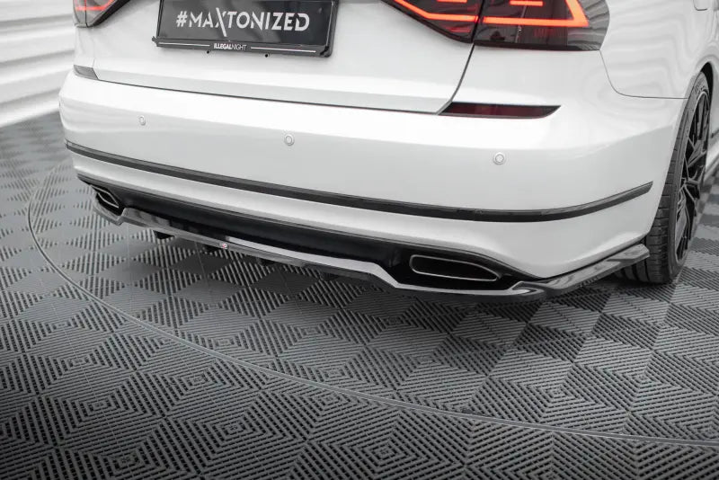 Maxton Design Heckdiffusor für VW Passat GT B8 Facelift USA (2018-2020) Hochglanz schwarz – Ansicht 3