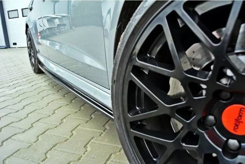 Maxton Design Seitenschweller (Paar) V.1 für Audi RS3 8V Sportback vor Facelift Hochglanz schwarz – Ansicht 2