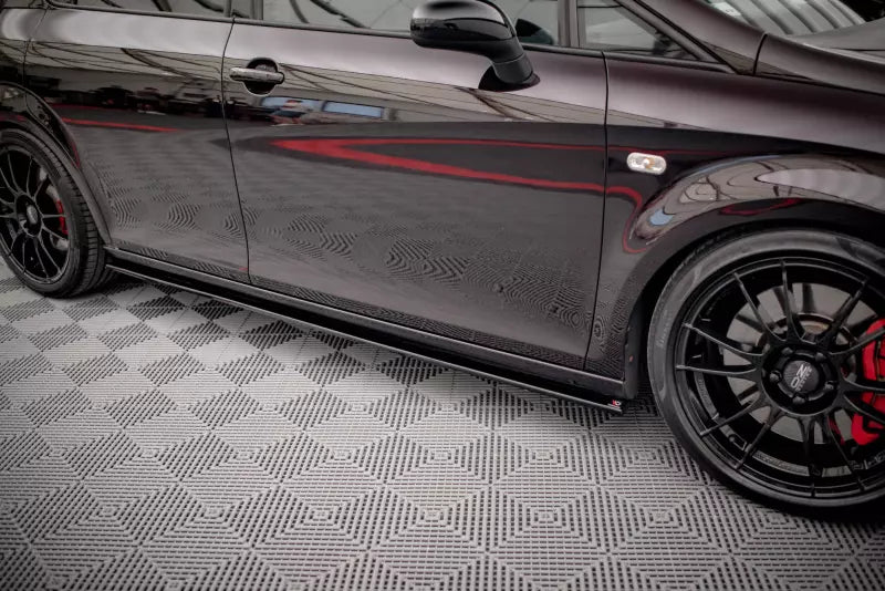 Maxton Design Seitenschweller (Paar) für Seat Leon 2 (Typ 1P) Cupra / FR Facelift Hochglanz schwarz – Ansicht 1