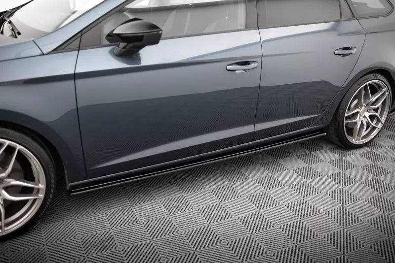 Maxton Design Seitenschweller (Paar) V.1 für Seat Leon 3 (Typ 5F) Cupra / FR Facelift Hochglanz schwarz – Ansicht 1