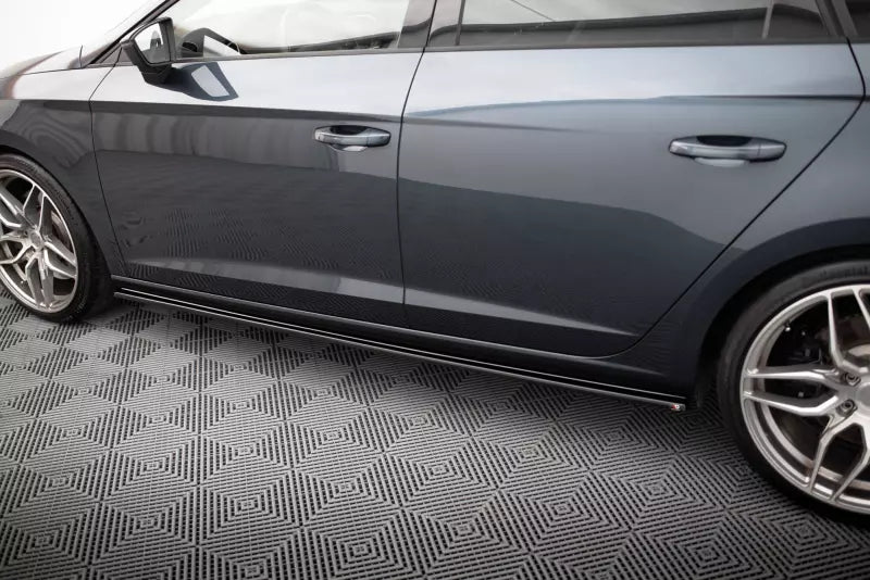Maxton Design Seitenschweller (Paar) V.1 für Seat Leon 3 (Typ 5F) Cupra / FR Facelift Hochglanz schwarz – Ansicht 4