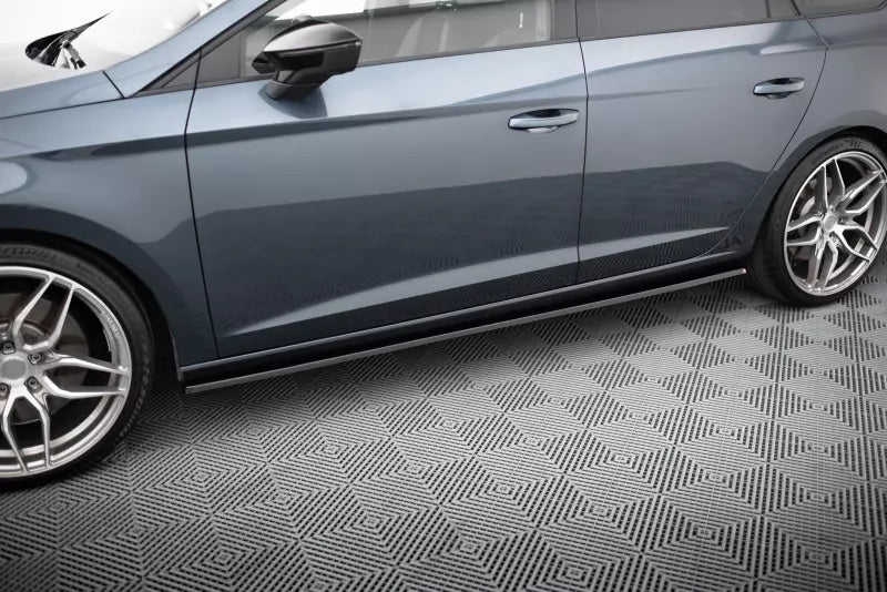 Maxton Design Seitenschweller (Paar) V.2 für Seat Leon 3 (Typ 5F) Cupra / FR Facelift Hochglanz schwarz – Ansicht 1