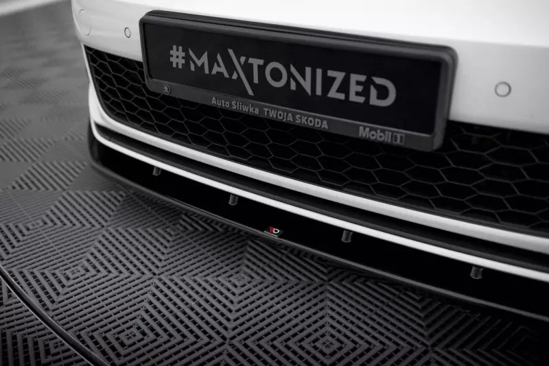 Maxton Design Frontlippe V.1 für VW Golf 7 GTI / GTD Facelift ab 03/2017 Hochglanz schwarz – Ansicht 3