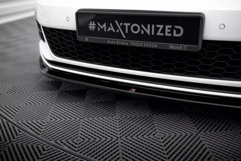 Maxton Design Frontlippe V.2 für VW Golf 7 GTI / GTD Facelift ab 03/2017 Hochglanz schwarz – Ansicht 3
