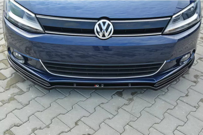 Maxton Design Frontlippe V.1 für VW Jetta 6 Limousine vor Facelift Hochglanz schwarz – Ansicht 2