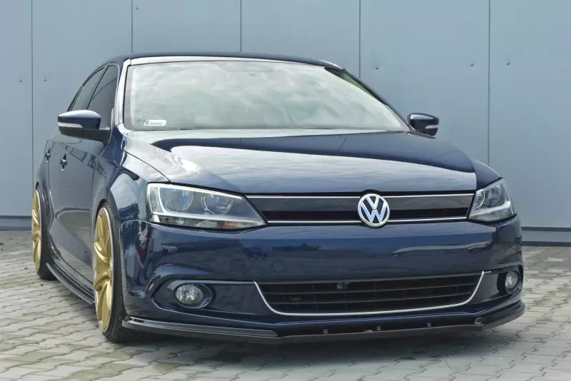 Maxton Design Frontlippe V.1 für VW Jetta 6 Limousine vor Facelift Hochglanz schwarz – Ansicht 3