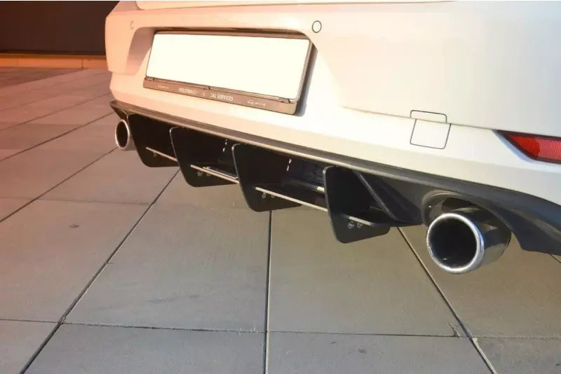 Maxton Design Street Pro Heckdiffusor für VW Golf 7 GTI Facelift ab 03/2017 – Ansicht 1