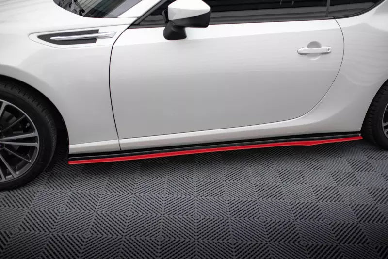 Maxton Design Seitenschweller (Paar) V.2 für Subaru BRZ / Toyota GT86 Facelift Hochglanz schwarz mit roten Streifen – Ansicht 1