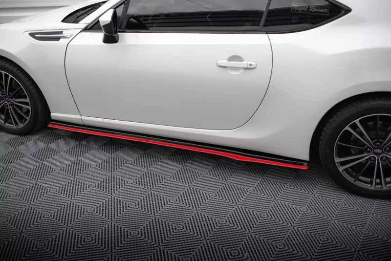Maxton Design Seitenschweller (Paar) V.2 für Subaru BRZ / Toyota GT86 Facelift Hochglanz schwarz mit roten Streifen – Ansicht 3