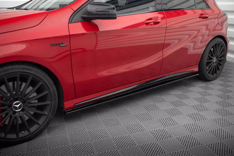 Maxton Design Seitenschweller (Paar) für Mercedes A-Klasse W176 / CLA 117 AMG / CLA 117 AMG-Line Facelift Hochglanz schwarz – Ansicht 1
