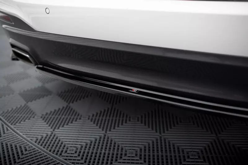 Maxton Design Heckdiffusor für BMW 5er G30 / G31 M Paket Hochglanz schwarz – Ansicht 3