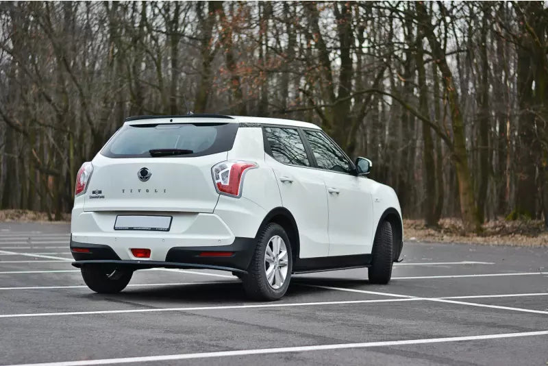 Maxton Design Heckdiffusor für Ssangyong Tivoli Hochglanz schwarz – Ansicht 1