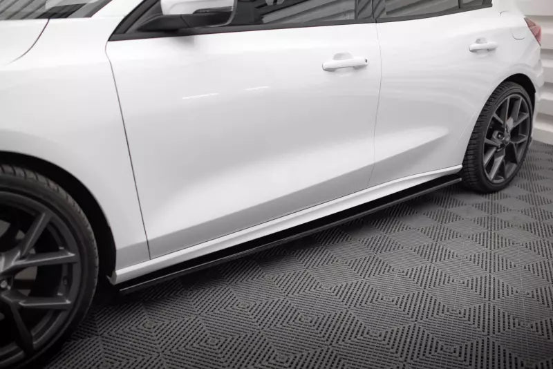 Maxton Design Seitenschweller (Paar) für Ford Focus ST-Line Mk4 Hochglanz schwarz – Ansicht 1